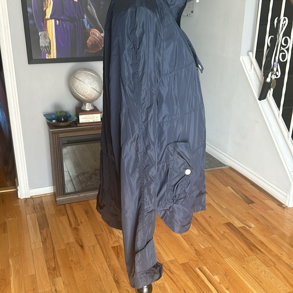 Authentic Moncler wind breaker - Picture 5 of 17